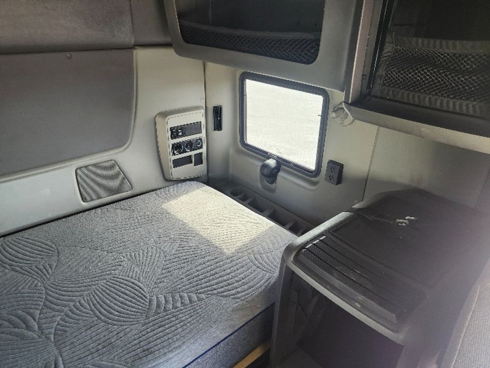 Sleeper Tractor-Heavy Duty Tractors-International-2018-LT625-Sturtevant-WI-351,907\n\t\tmiles-$ 41,750 - Image 18