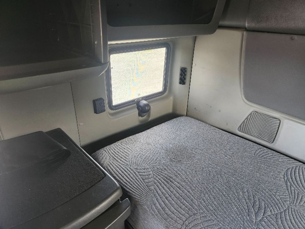 Sleeper Tractor-Heavy Duty Tractors-International-2018-LT625-Sturtevant-WI-351,907\n\t\tmiles-$ 41,750 - Image 19