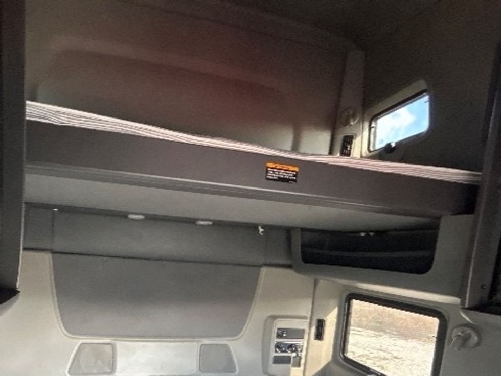 Sleeper Tractor-Heavy Duty Tractors-International-2018-LT625-Sturtevant-WI-351,907\n\t\tmiles-$ 41,750 - Image 22