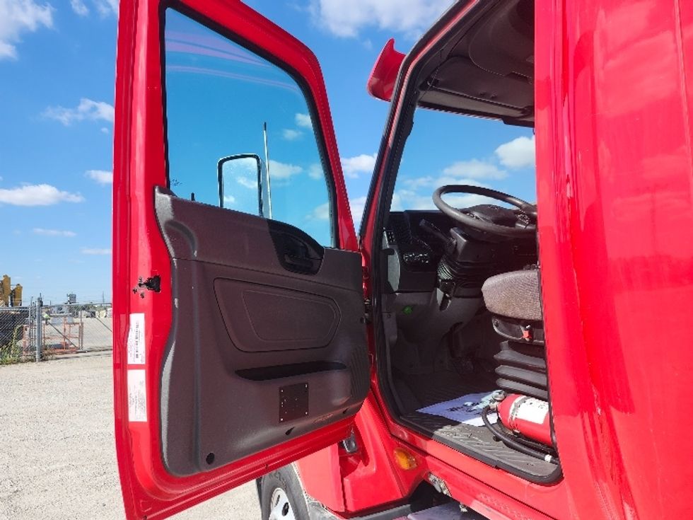 Sleeper Tractor-Heavy Duty Tractors-International-2018-LT625-Sturtevant-WI-351,907\n\t\tmiles-$ 41,750 - Image 9