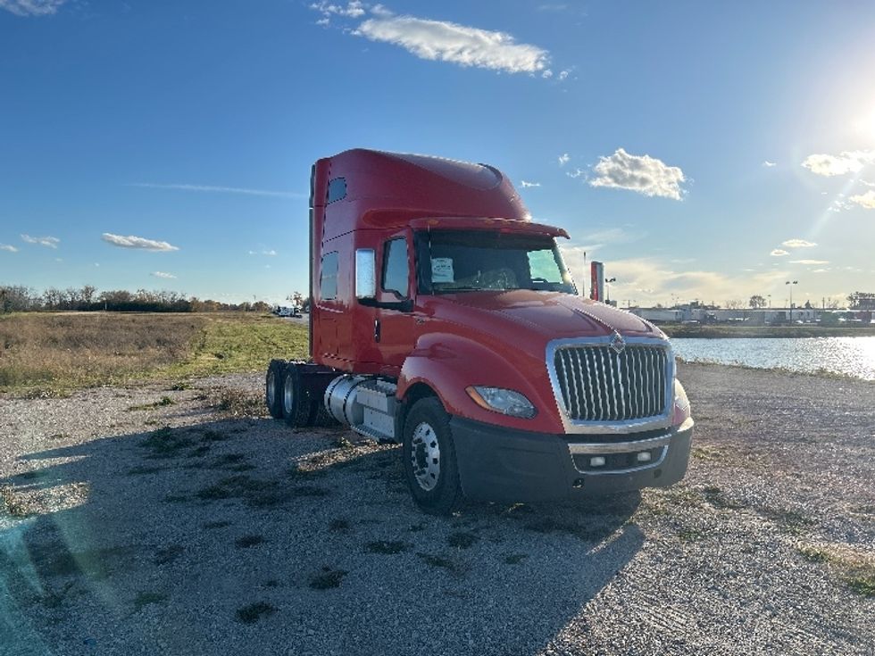 Sleeper Tractor-Heavy Duty Tractors-International-2018-LT625-Sturtevant-WI-383,395\n\t\tmiles-$ 38,000 - Image 1