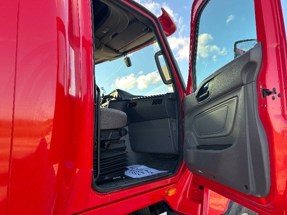 Sleeper Tractor-Heavy Duty Tractors-International-2018-LT625-Sturtevant-WI-383,395\n\t\tmiles-$ 38,000 - Image 13