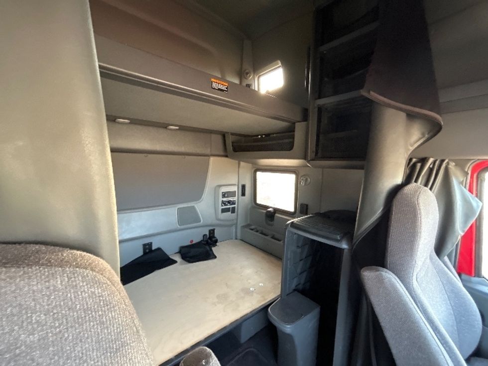 Sleeper Tractor-Heavy Duty Tractors-International-2018-LT625-Sturtevant-WI-383,395\n\t\tmiles-$ 38,000 - Image 17