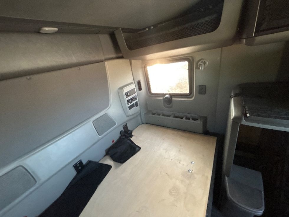 Sleeper Tractor-Heavy Duty Tractors-International-2018-LT625-Sturtevant-WI-383,395\n\t\tmiles-$ 38,000 - Image 18