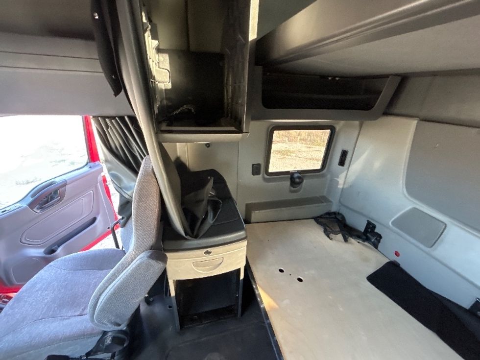 Sleeper Tractor-Heavy Duty Tractors-International-2018-LT625-Sturtevant-WI-383,395\n\t\tmiles-$ 38,000 - Image 19