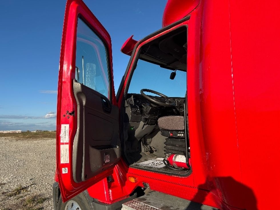 Sleeper Tractor-Heavy Duty Tractors-International-2018-LT625-Sturtevant-WI-383,395\n\t\tmiles-$ 38,000 - Image 9