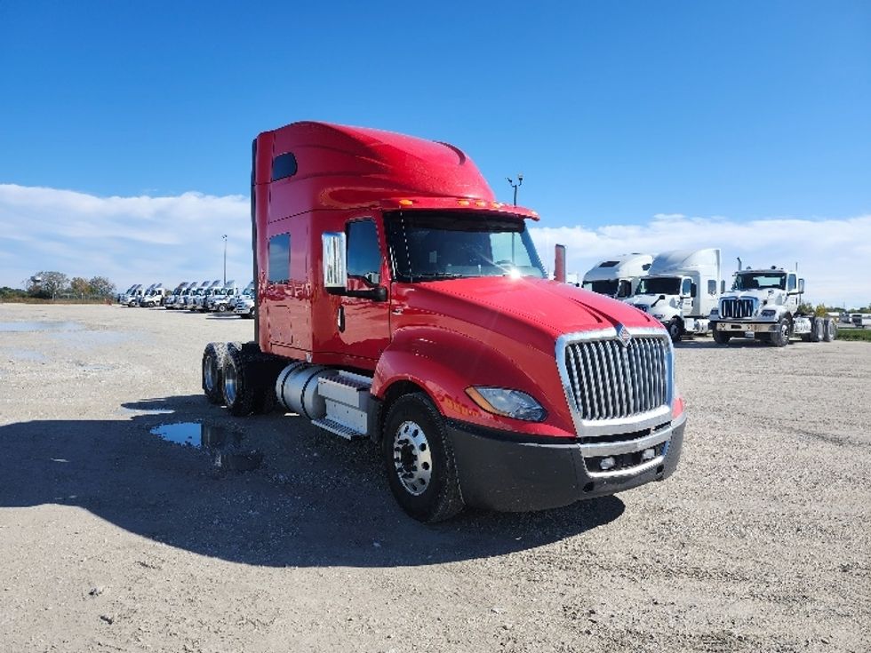 Sleeper Tractor-Heavy Duty Tractors-International-2018-LT625-Sturtevant-WI-385,994\n\t\tmiles-$ 43,000 - Image 1