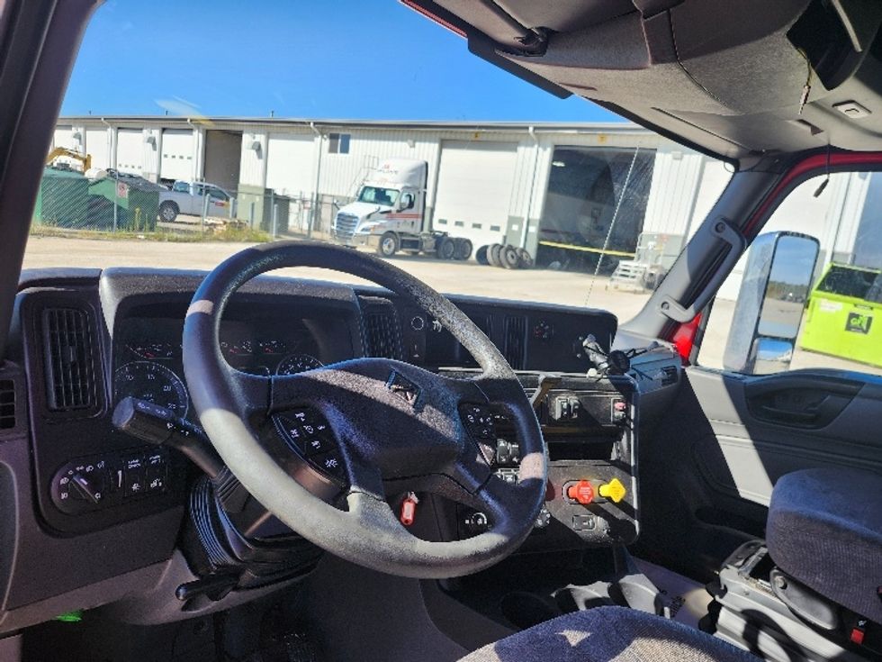 Sleeper Tractor-Heavy Duty Tractors-International-2018-LT625-Sturtevant-WI-385,994\n\t\tmiles-$ 43,000 - Image 10