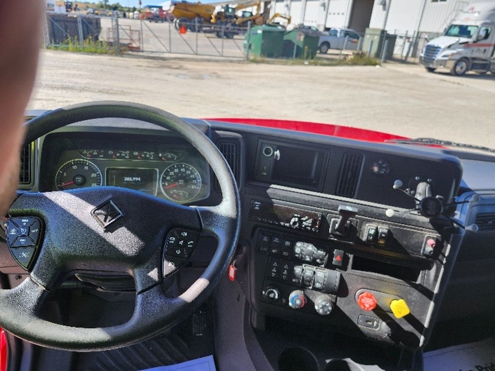 Sleeper Tractor-Heavy Duty Tractors-International-2018-LT625-Sturtevant-WI-385,994\n\t\tmiles-$ 43,000 - Image 11