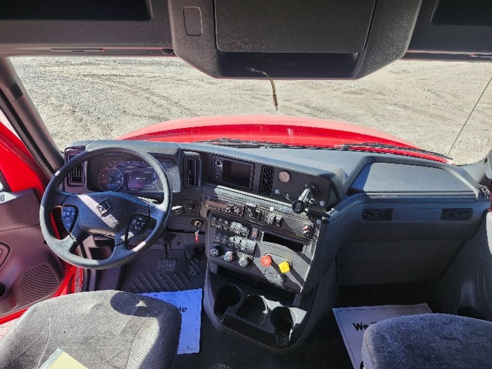 Sleeper Tractor-Heavy Duty Tractors-International-2018-LT625-Sturtevant-WI-385,994\n\t\tmiles-$ 43,000 - Image 12