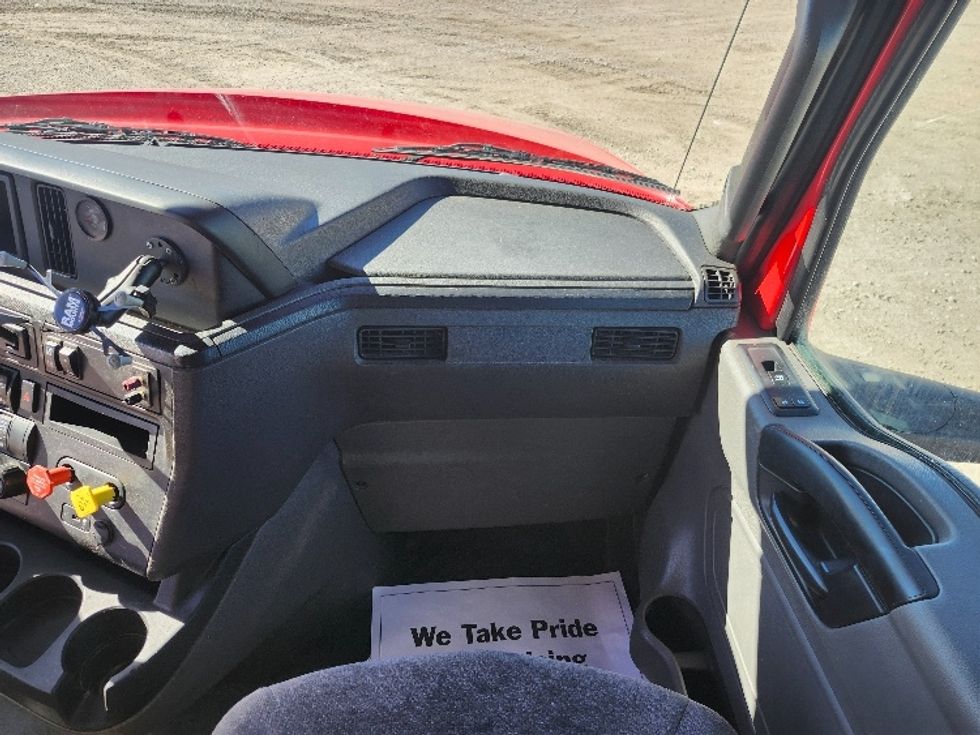 Sleeper Tractor-Heavy Duty Tractors-International-2018-LT625-Sturtevant-WI-385,994\n\t\tmiles-$ 43,000 - Image 14