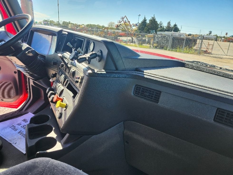 Sleeper Tractor-Heavy Duty Tractors-International-2018-LT625-Sturtevant-WI-385,994\n\t\tmiles-$ 43,000 - Image 15