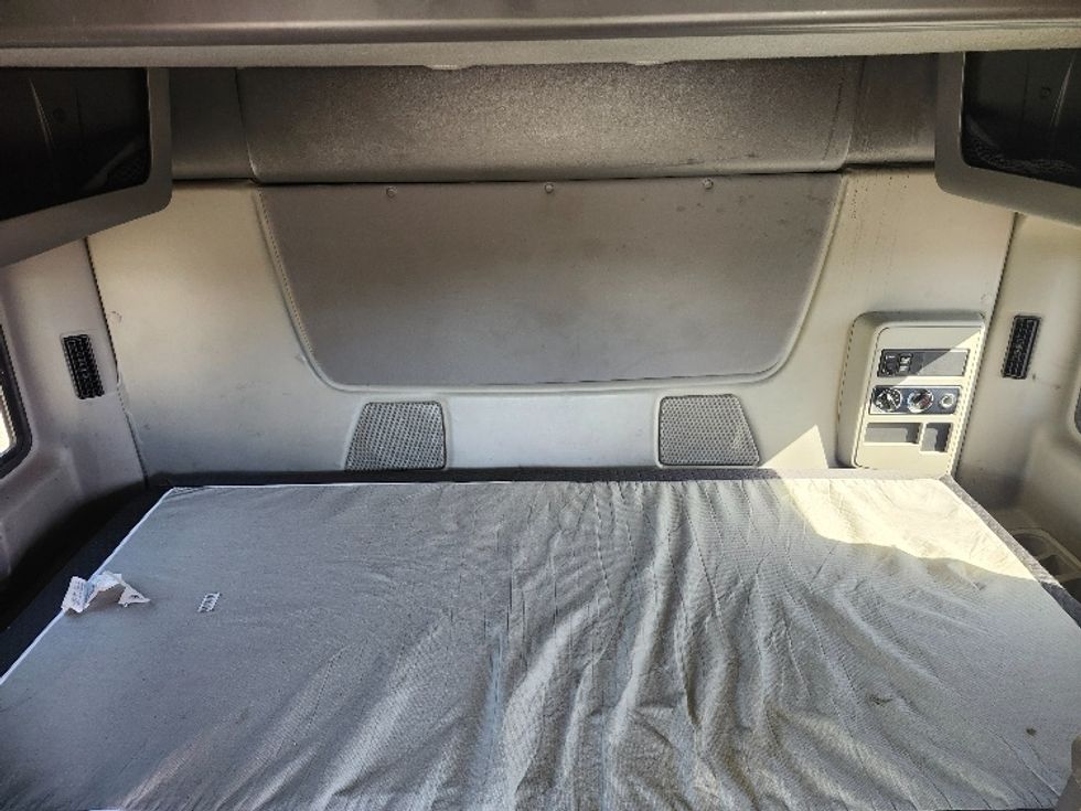 Sleeper Tractor-Heavy Duty Tractors-International-2018-LT625-Sturtevant-WI-385,994\n\t\tmiles-$ 43,000 - Image 16