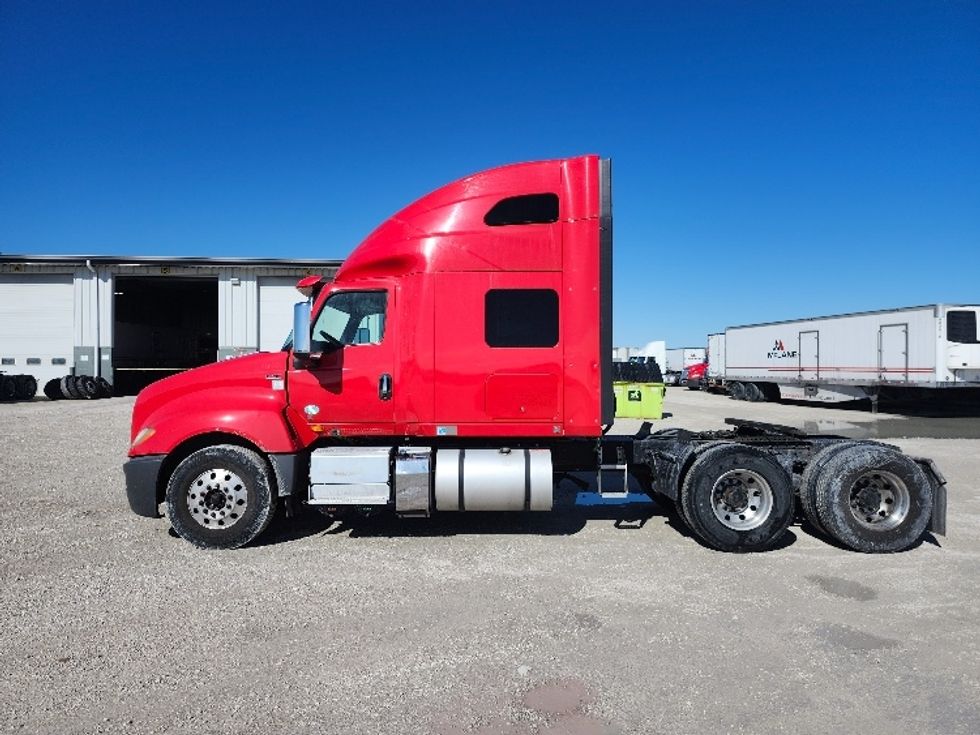 Sleeper Tractor-Heavy Duty Tractors-International-2018-LT625-Sturtevant-WI-385,994\n\t\tmiles-$ 43,000 - Image 4