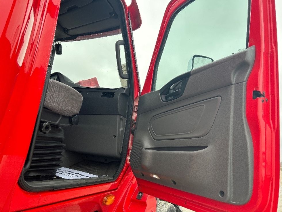 Sleeper Tractor-Heavy Duty Tractors-International-2018-LT625-Sturtevant-WI-429,880\n\t\tmiles-$ 38,750 - Image 13