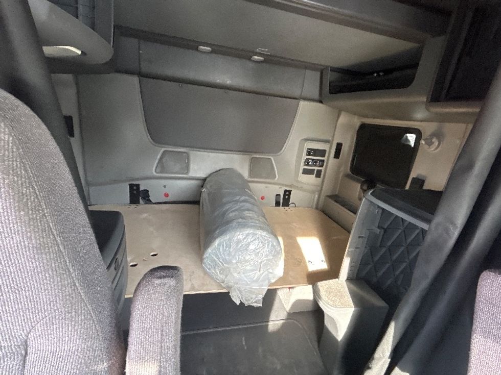 Sleeper Tractor-Heavy Duty Tractors-International-2018-LT625-Sturtevant-WI-429,880\n\t\tmiles-$ 38,750 - Image 16