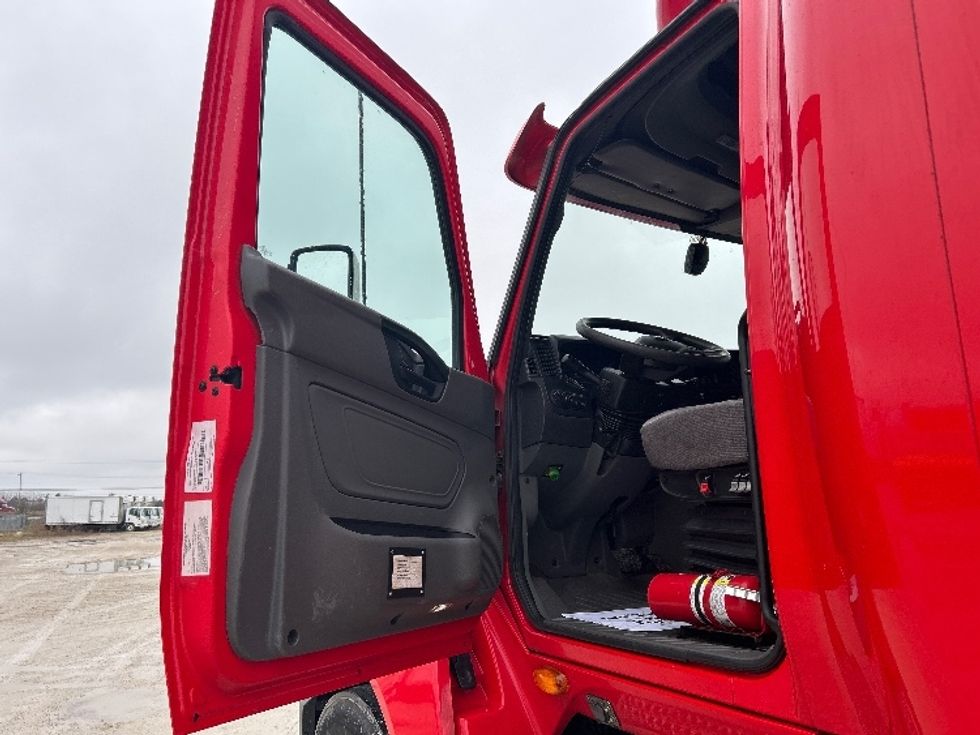 Sleeper Tractor-Heavy Duty Tractors-International-2018-LT625-Sturtevant-WI-429,880\n\t\tmiles-$ 38,750 - Image 9