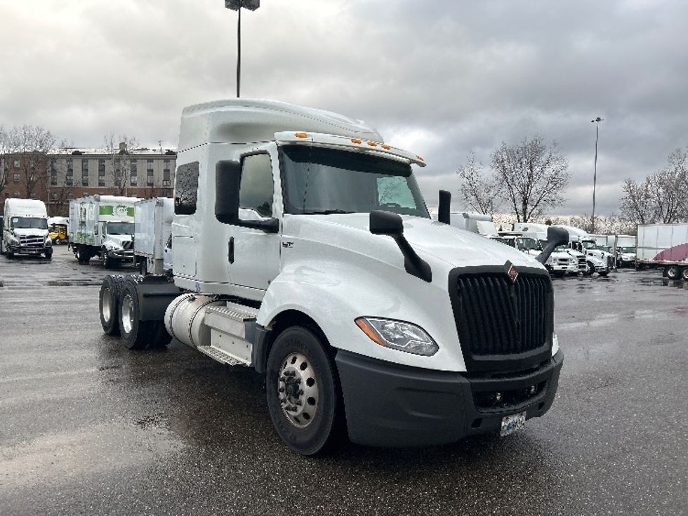 Sleeper Tractor-Heavy Duty Tractors-International-2019-LT625-Akron-OH-320,179\n\t\tmiles-$ 47,000 - Image 1
