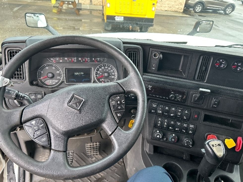 Sleeper Tractor-Heavy Duty Tractors-International-2019-LT625-Akron-OH-320,179\n\t\tmiles-$ 47,000 - Image 11