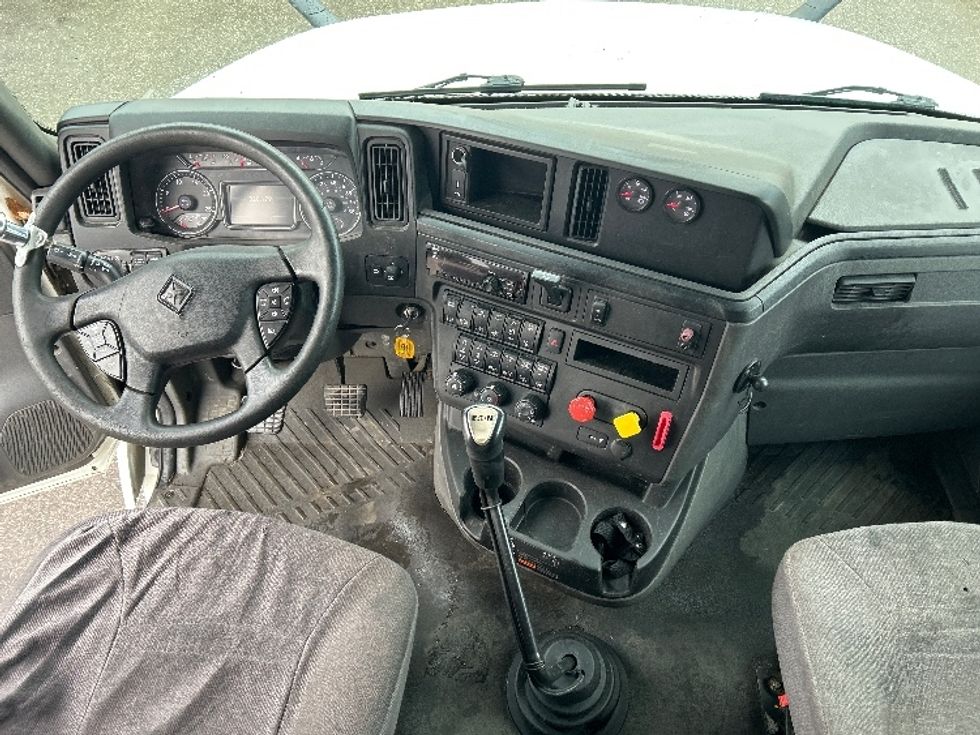 Sleeper Tractor-Heavy Duty Tractors-International-2019-LT625-Akron-OH-320,179\n\t\tmiles-$ 47,000 - Image 12