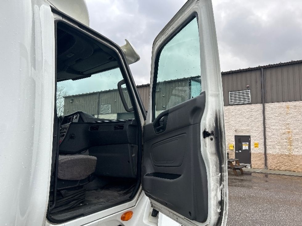 Sleeper Tractor-Heavy Duty Tractors-International-2019-LT625-Akron-OH-320,179\n\t\tmiles-$ 47,000 - Image 13