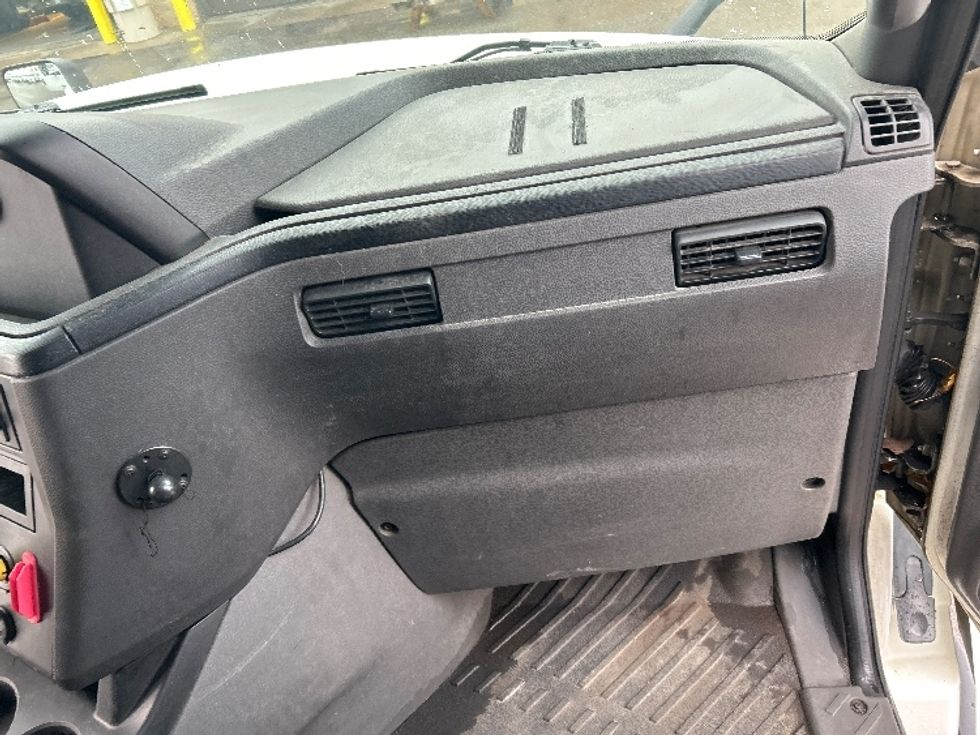 Sleeper Tractor-Heavy Duty Tractors-International-2019-LT625-Akron-OH-320,179\n\t\tmiles-$ 47,000 - Image 14