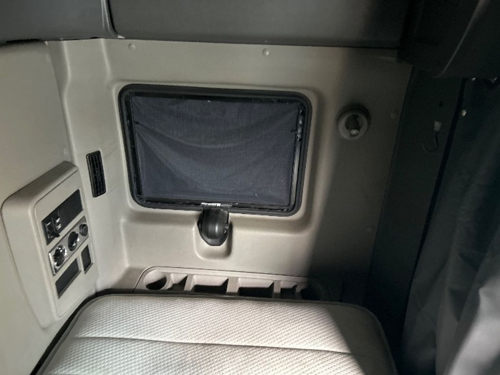 Sleeper Tractor-Heavy Duty Tractors-International-2019-LT625-Akron-OH-320,179\n\t\tmiles-$ 47,000 - Image 18