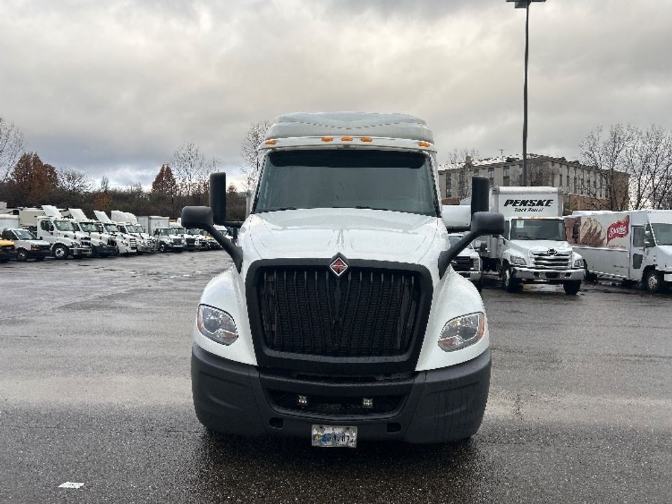 Sleeper Tractor-Heavy Duty Tractors-International-2019-LT625-Akron-OH-320,179\n\t\tmiles-$ 47,000 - Image 2