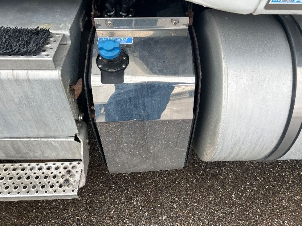 Sleeper Tractor-Heavy Duty Tractors-International-2019-LT625-Akron-OH-320,179\n\t\tmiles-$ 47,000 - Image 23