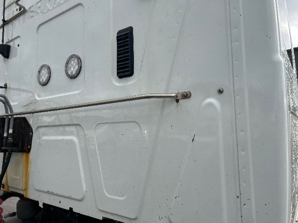 Sleeper Tractor-Heavy Duty Tractors-International-2019-LT625-Akron-OH-320,179\n\t\tmiles-$ 47,000 - Image 25