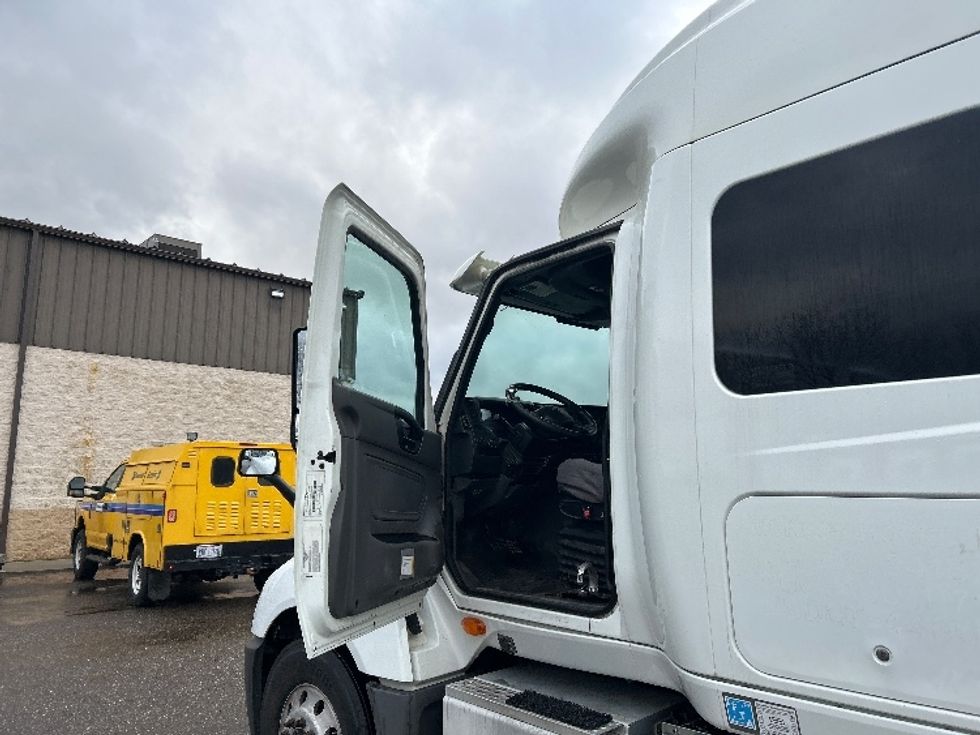 Sleeper Tractor-Heavy Duty Tractors-International-2019-LT625-Akron-OH-320,179\n\t\tmiles-$ 47,000 - Image 9