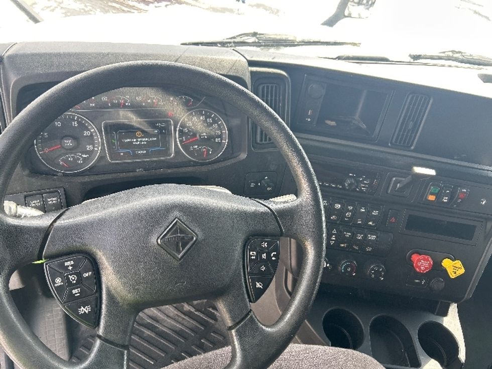 Sleeper Tractor-Heavy Duty Tractors-International-2019-LT625-Akron-OH-330,819\n\t\tmiles-$ 49,250 - Image 10