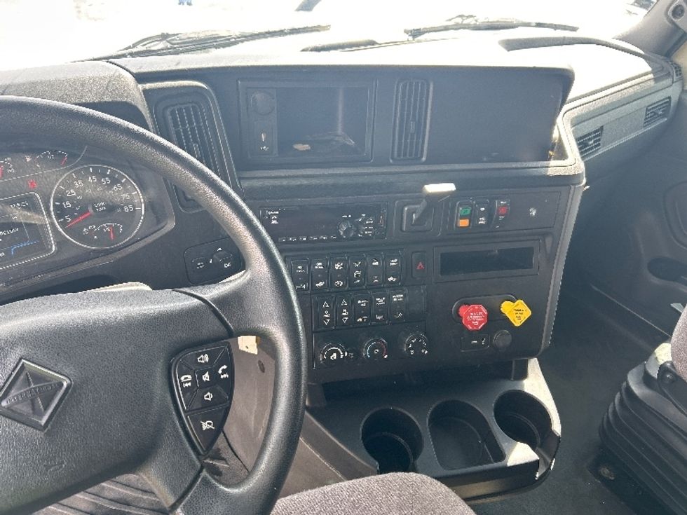 Sleeper Tractor-Heavy Duty Tractors-International-2019-LT625-Akron-OH-330,819\n\t\tmiles-$ 49,250 - Image 11