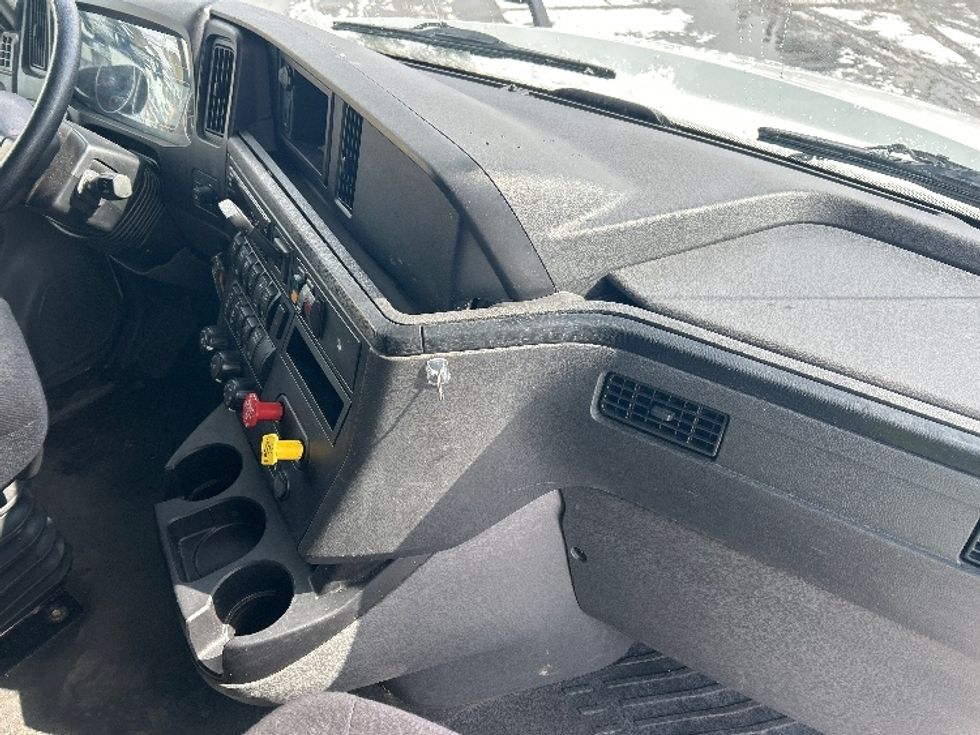 Sleeper Tractor-Heavy Duty Tractors-International-2019-LT625-Akron-OH-330,819\n\t\tmiles-$ 49,250 - Image 15