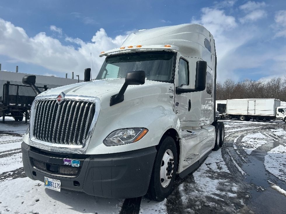 Sleeper Tractor-Heavy Duty Tractors-International-2019-LT625-Akron-OH-330,819\n\t\tmiles-$ 49,250 - Image 3