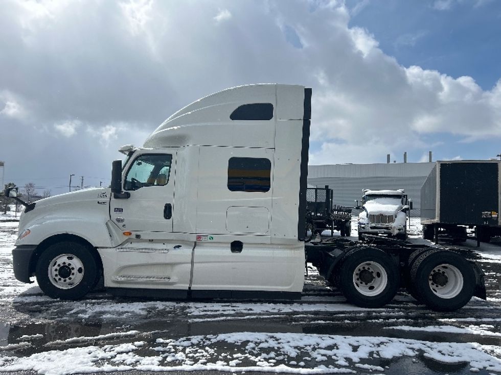 Sleeper Tractor-Heavy Duty Tractors-International-2019-LT625-Akron-OH-330,819\n\t\tmiles-$ 49,250 - Image 4
