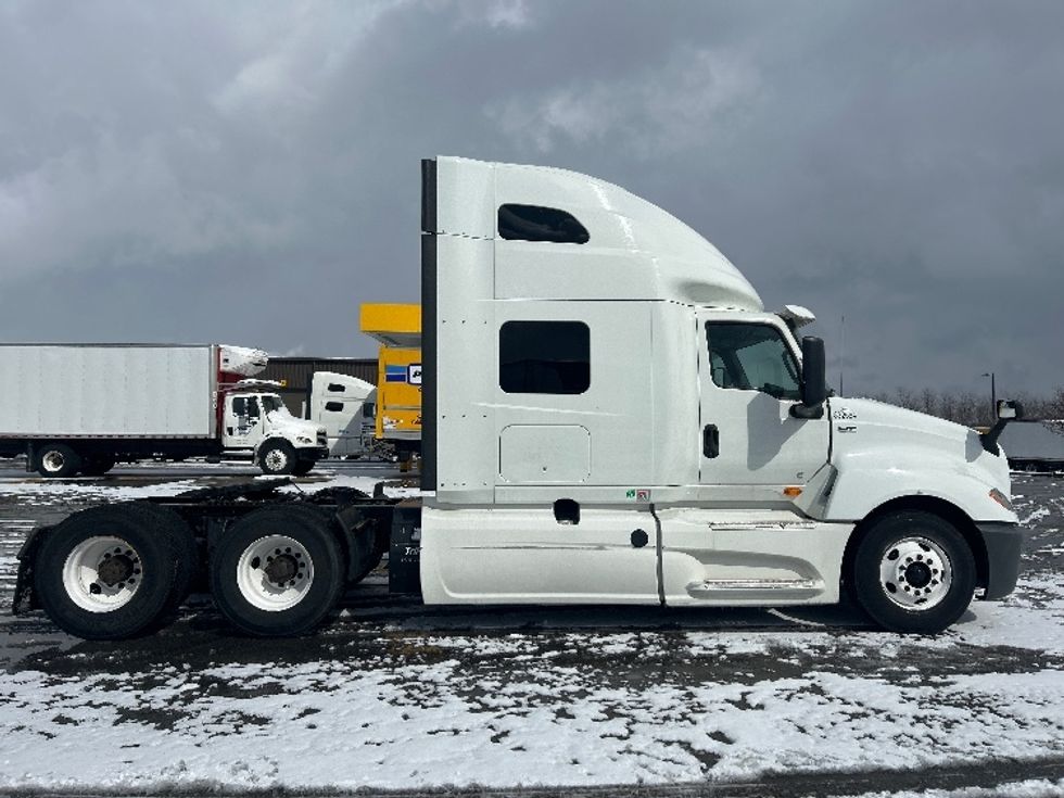 Sleeper Tractor-Heavy Duty Tractors-International-2019-LT625-Akron-OH-330,819\n\t\tmiles-$ 49,250 - Image 8