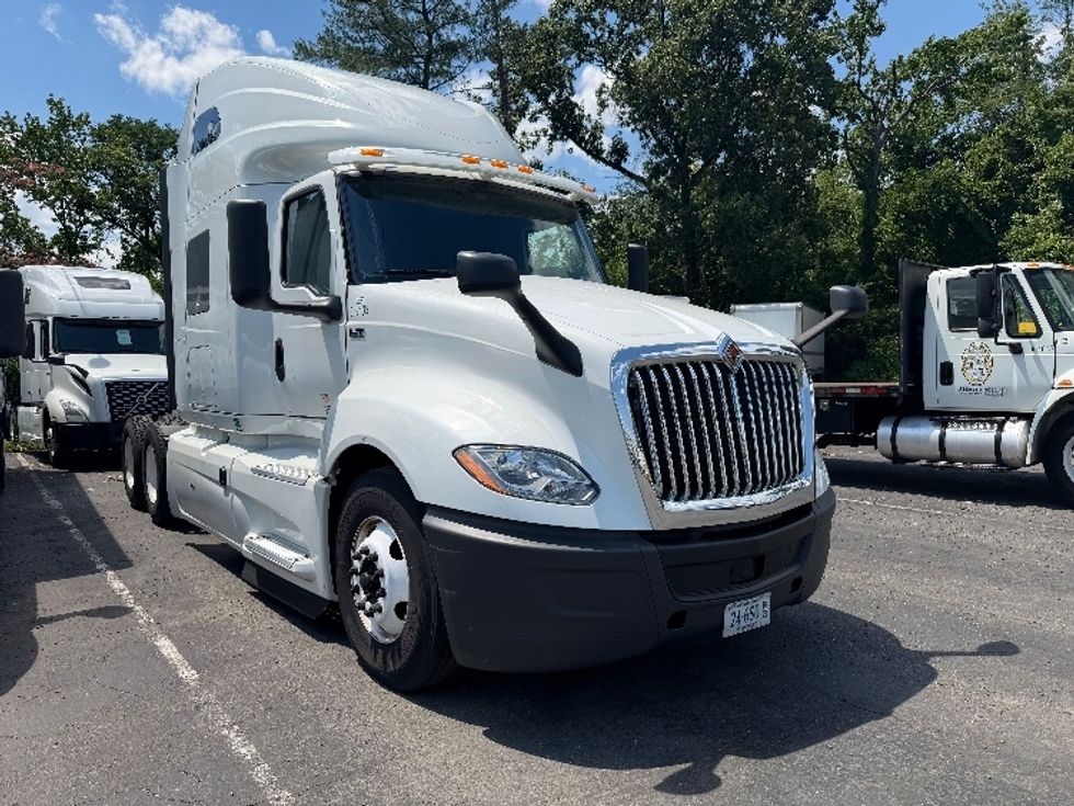 Sleeper Tractor-Heavy Duty Tractors-International-2019-LT625-Alexandria-VA-360,305\n\t\tmiles-$ 48,750 - Image 1