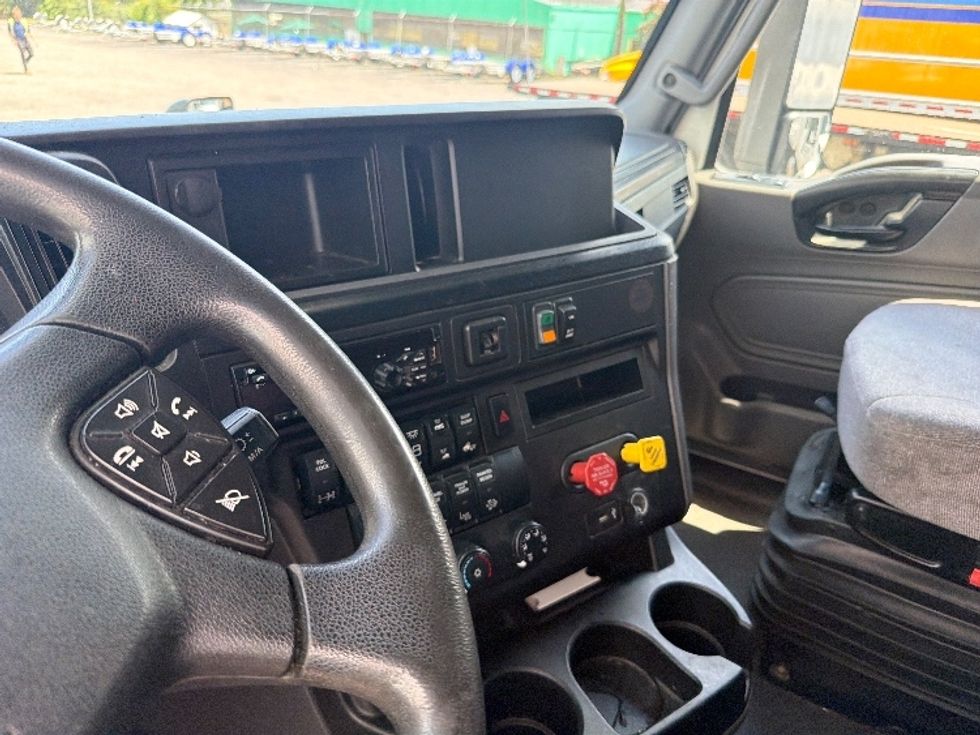 Sleeper Tractor-Heavy Duty Tractors-International-2019-LT625-Alexandria-VA-360,305\n\t\tmiles-$ 48,750 - Image 10