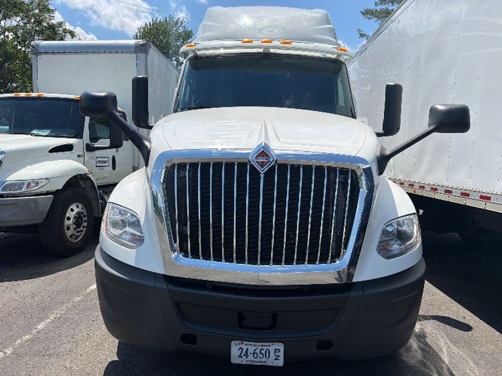 Sleeper Tractor-Heavy Duty Tractors-International-2019-LT625-Alexandria-VA-360,305\n\t\tmiles-$ 48,750 - Image 2