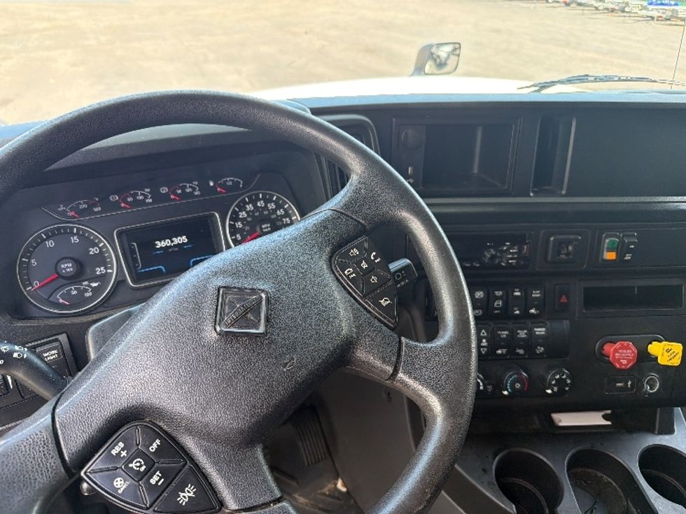 Sleeper Tractor-Heavy Duty Tractors-International-2019-LT625-Alexandria-VA-360,305\n\t\tmiles-$ 48,750 - Image 9