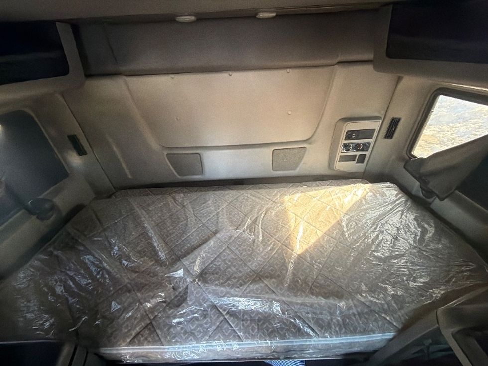 Sleeper Tractor-Heavy Duty Tractors-International-2019-LT625-Baltimore-MD-462,509\n\t\tmiles-$ 37,000 - Image 17