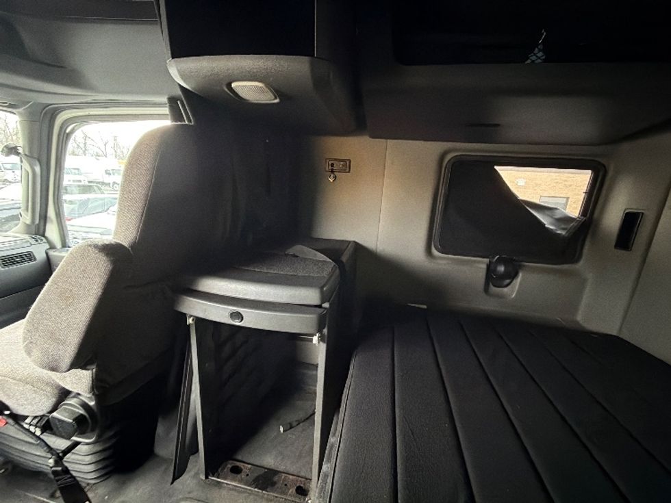 Sleeper Tractor-Heavy Duty Tractors-International-2019-LT625-Belcamp-MD-543,390\n\t\tmiles-$ 35,500 - Image 19