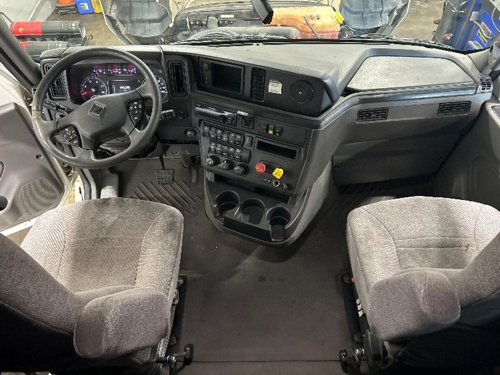 Sleeper Tractor-Heavy Duty Tractors-International-2019-LT625-Blountville-TN-490,395\n\t\tmiles-$ 38,250 - Image 12