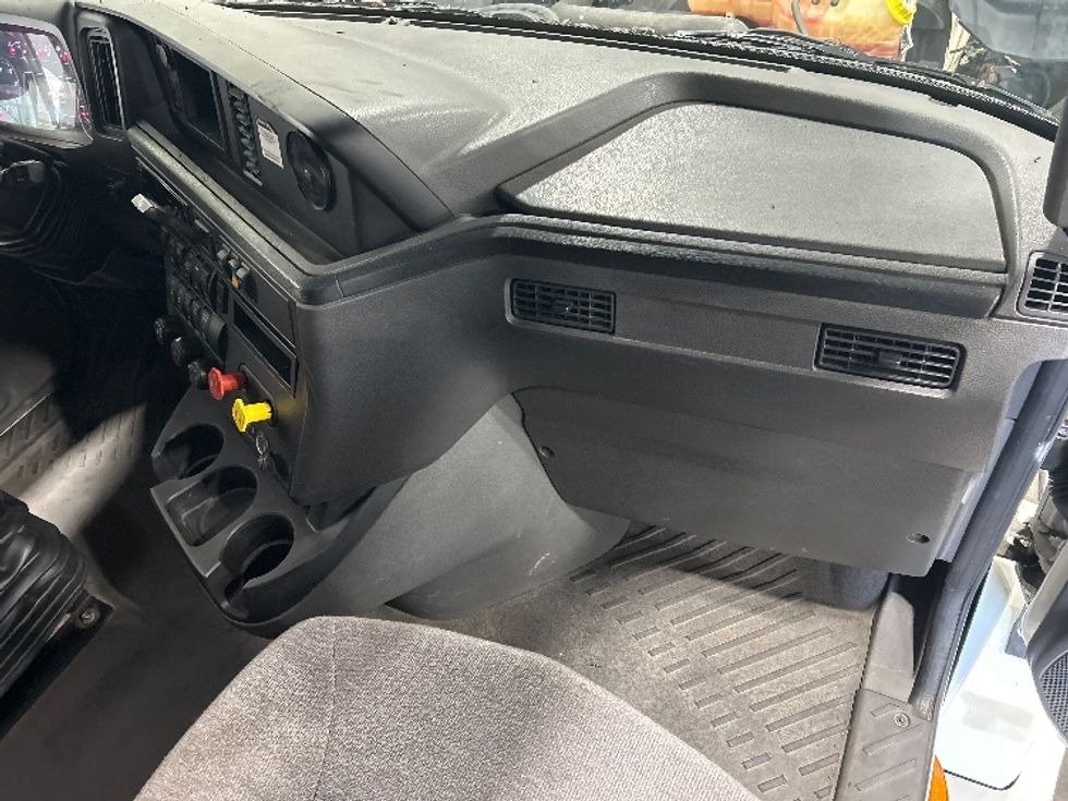 Sleeper Tractor-Heavy Duty Tractors-International-2019-LT625-Blountville-TN-490,395\n\t\tmiles-$ 38,250 - Image 14