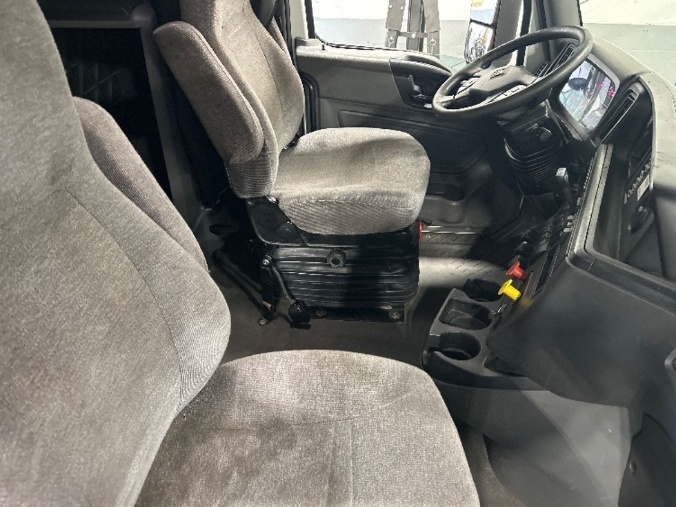 Sleeper Tractor-Heavy Duty Tractors-International-2019-LT625-Blountville-TN-490,395\n\t\tmiles-$ 38,250 - Image 15