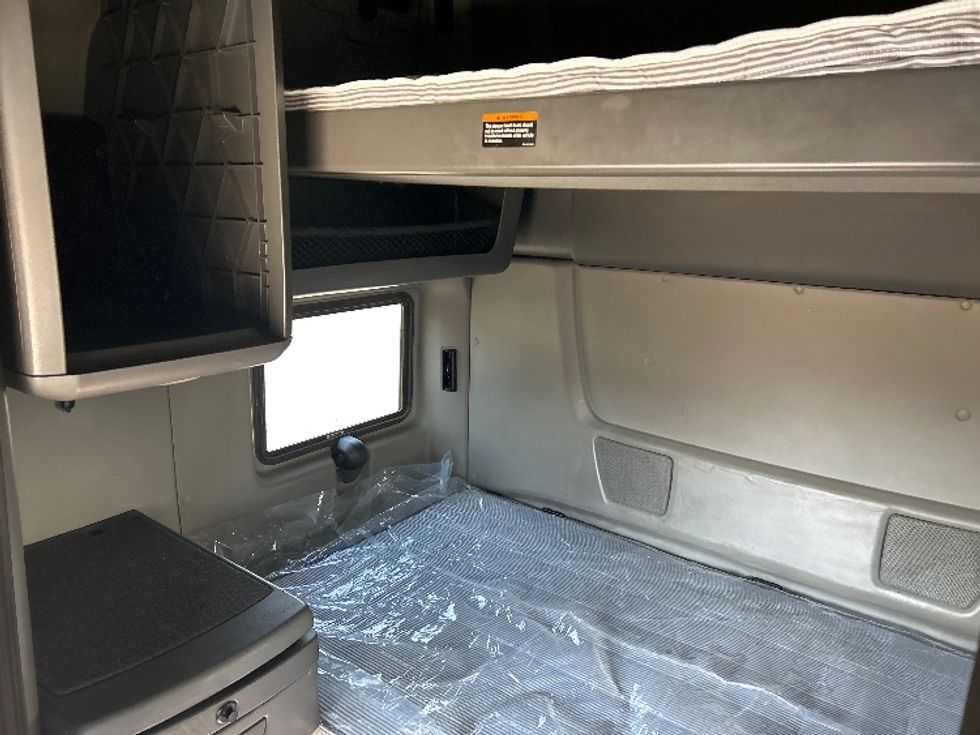 Sleeper Tractor-Heavy Duty Tractors-International-2019-LT625-Blountville-TN-490,395\n\t\tmiles-$ 38,250 - Image 19