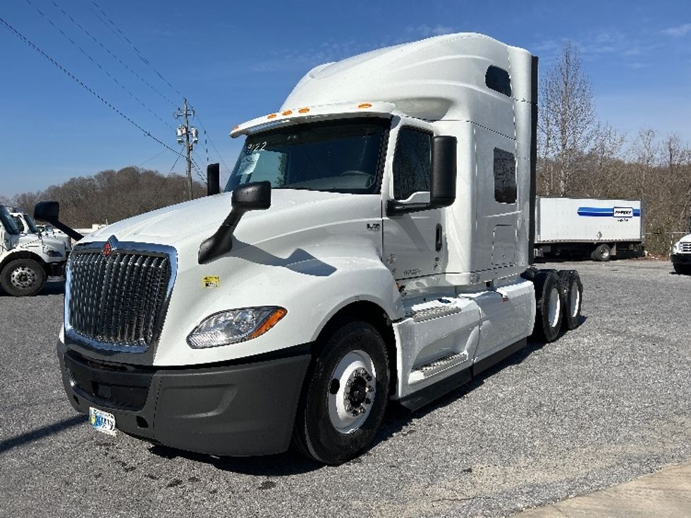 Sleeper Tractor-Heavy Duty Tractors-International-2019-LT625-Blountville-TN-490,395\n\t\tmiles-$ 38,250 - Image 3