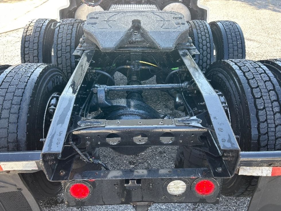 Sleeper Tractor-Heavy Duty Tractors-International-2019-LT625-Blountville-TN-490,395\n\t\tmiles-$ 38,250 - Image 6