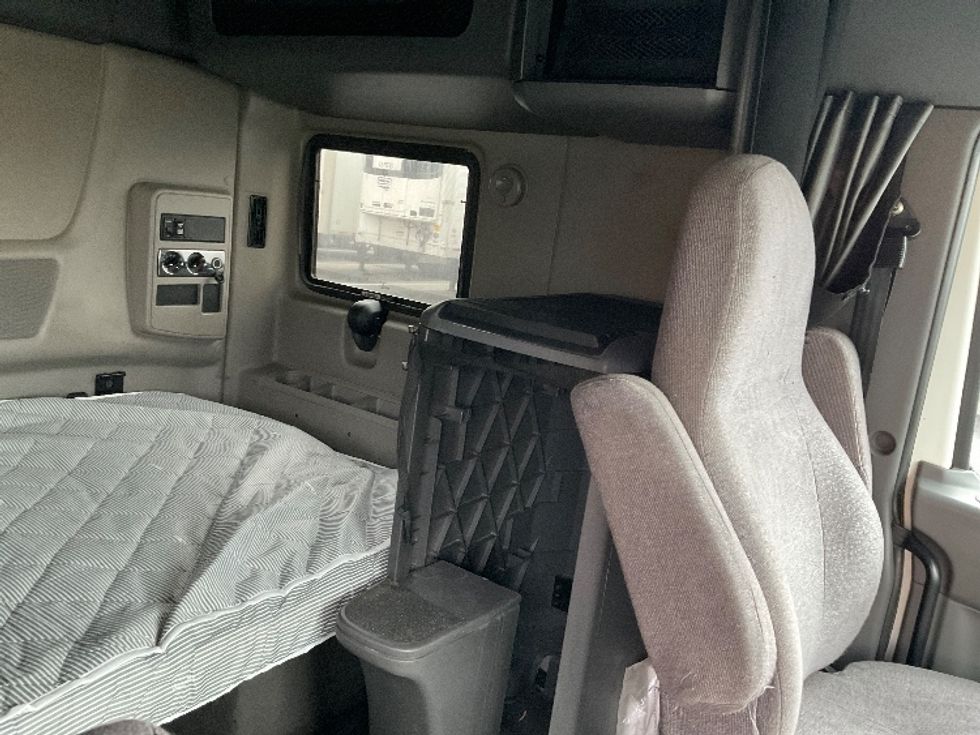 Sleeper Tractor-Heavy Duty Tractors-International-2019-LT625-Boise-ID-332,860\n\t\tmiles-$ 49,500 - Image 18